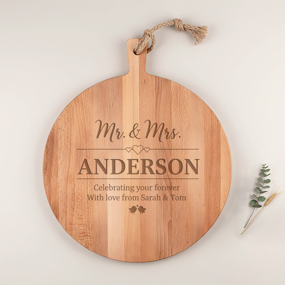 Großes rundes Servierbrett mit Griffgravur Personalsurprise photo 3 1 | Personalisierte Geschenke Graviertes großes rundes Servierbrett mit Griff, ideal zum stilvollen Servieren.