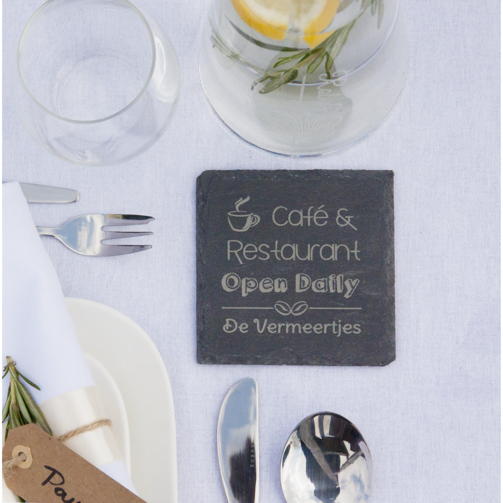 Schieferuntersetzer mit Gravur, ideal für personalisierte Geschenke mit Ihrem eigenen Design oder Logo.