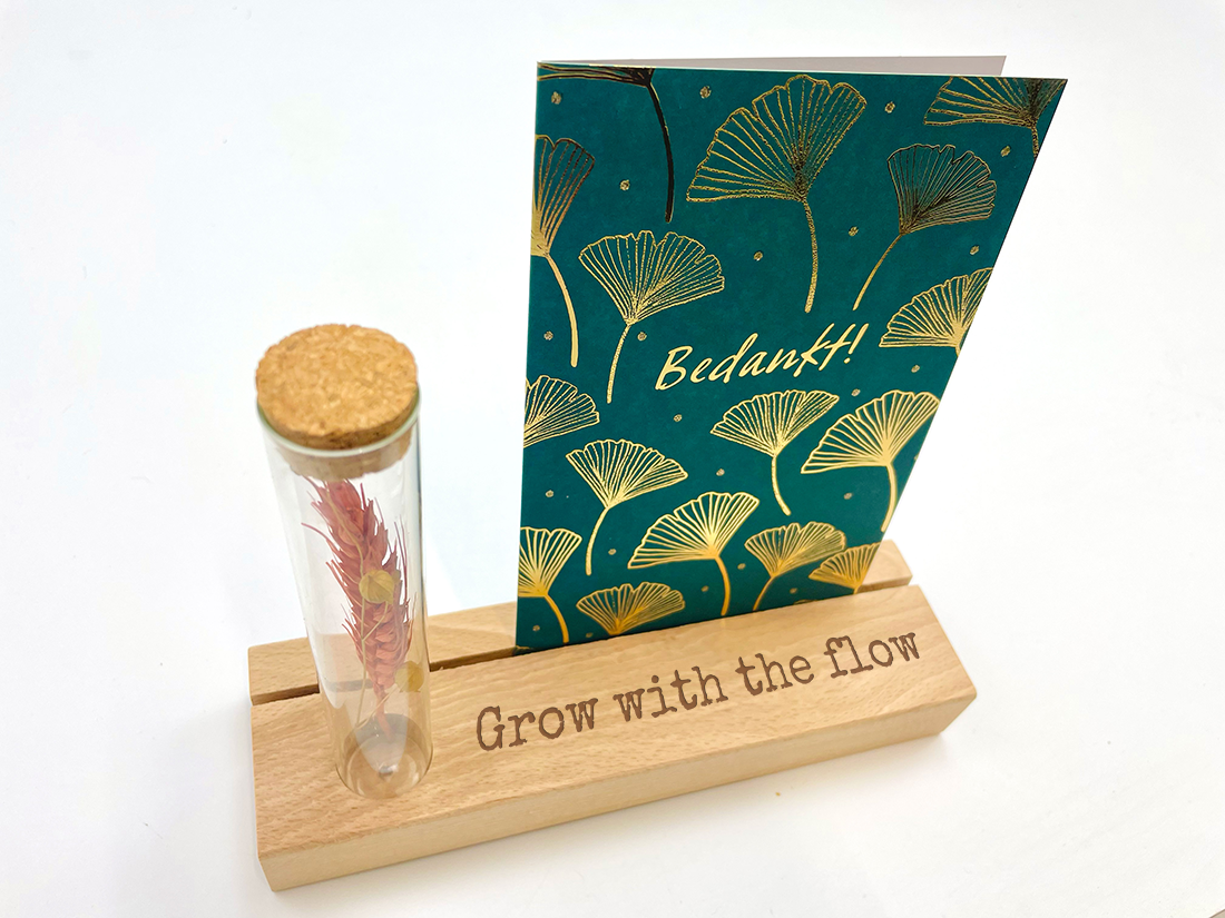 Kartenhalter Gravur Trockenblumen persönliches Geschenk einzigartiges Geschenk wachsen Zitat | Personalisierte Geschenke Gravieren Sie einen Kartenhalter mit Trockenblumen für ein einzigartiges Geschenk