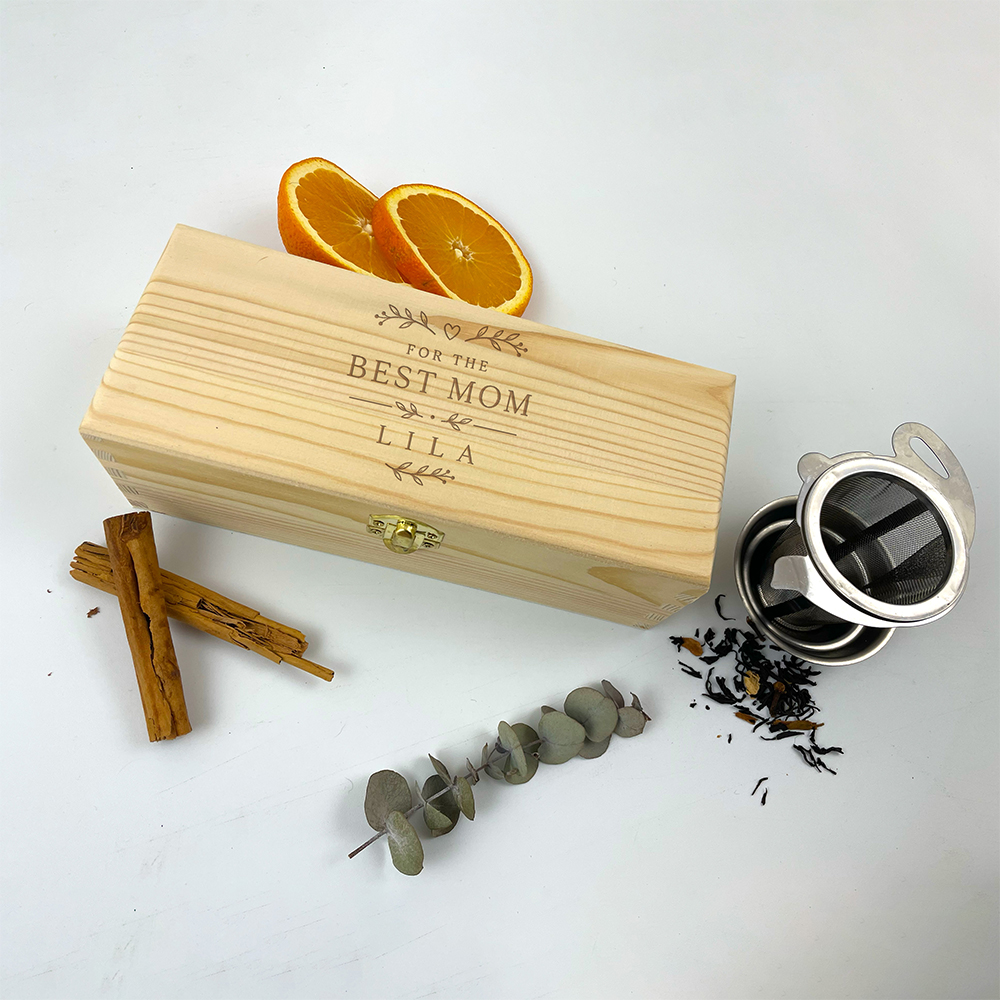 Teedose mit 3 Fächern und Gravur mit For The Best Mom Design und Teezubehör