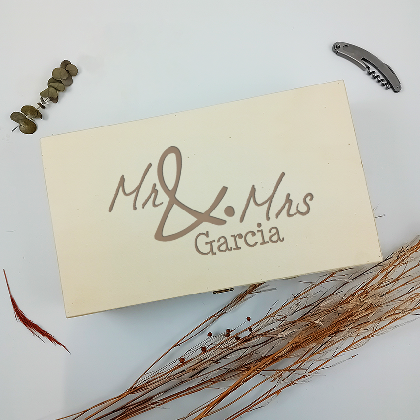 leichte Weinkiste mit 2 Fächern Gravur persönliches Geschenk einzigartiges Geschenk eigenes Design mr und mrs garcia | Personalisierte Geschenke Helle Weinkiste aus Holz mit 2 Fächern und Gravur - luxuriöses persönliches Weihnachtsgeschenk