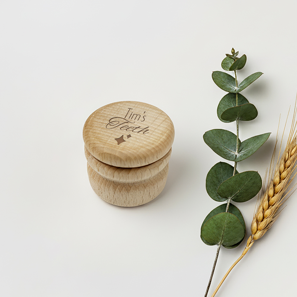 Babyzahndose Produktfoto | Personalisierte Geschenke Zahnbürstenbox mit Namensgravur auf Holzbox